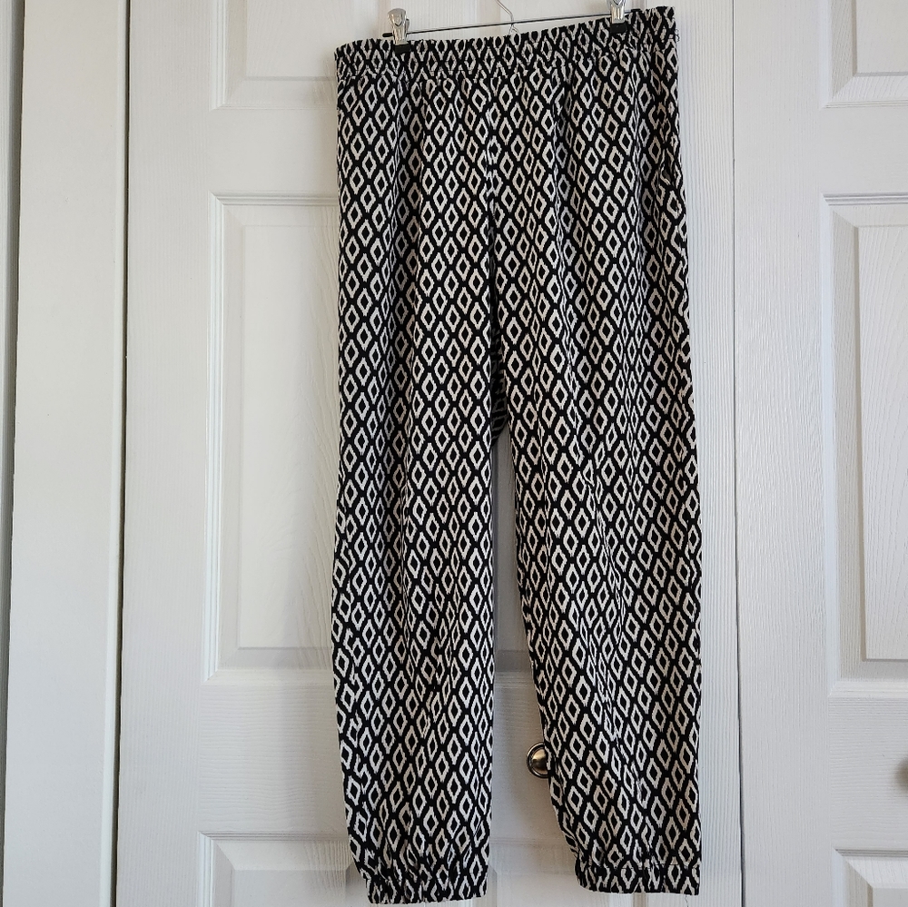 Xhilaration Black/White Patterned Joggers - L